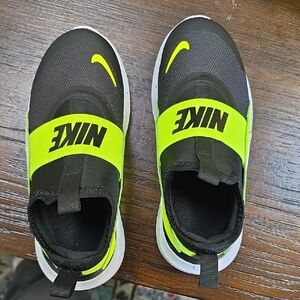 Nike Kids Black and Neon Yellow Sneakers
